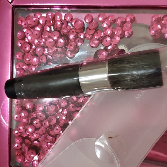 Mary Kay Foundation  Small Brush - Picture 1 of 3